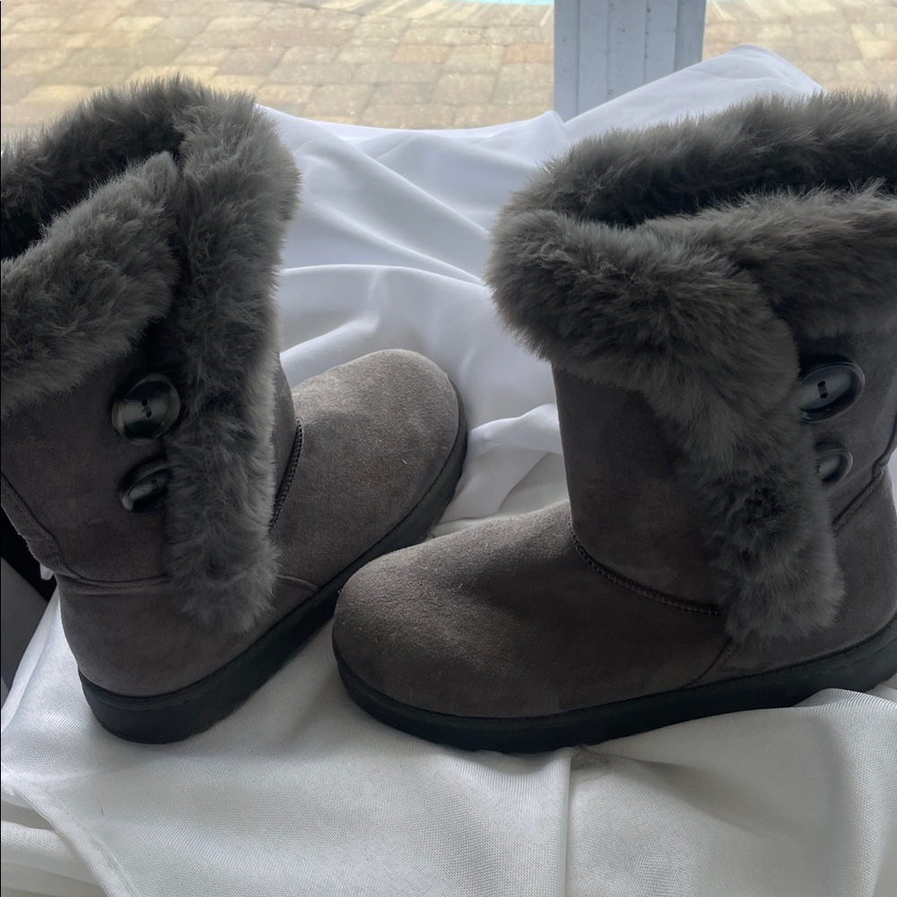 SO Gray Fur-Lined Footwear - Picture 3 of 9